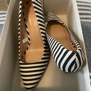 NIB target 🎯 blk/white striped heels, size 6.5